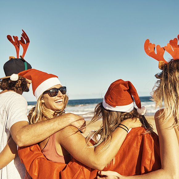 Где отдохнуть в новогодние каникулы: топ-5 теплых стран и их необычные праздничные традиции