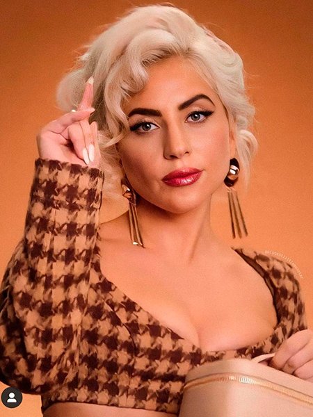 Леди Гага в костюме российского дизайнера снялась в рекламе своего косметического бренда