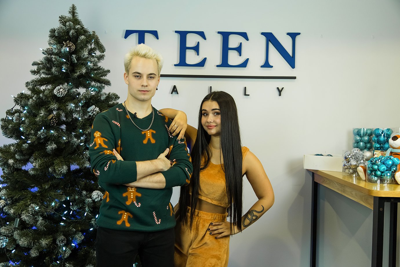 Катя Голышева и Герман Глас нарядили елку для TeenDaily и подвели итоги уходящего года