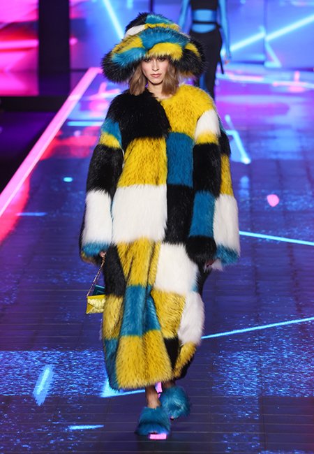 Куртки-коконы и шубы-йети: как предлагает утепляться Dolce & Gabbana