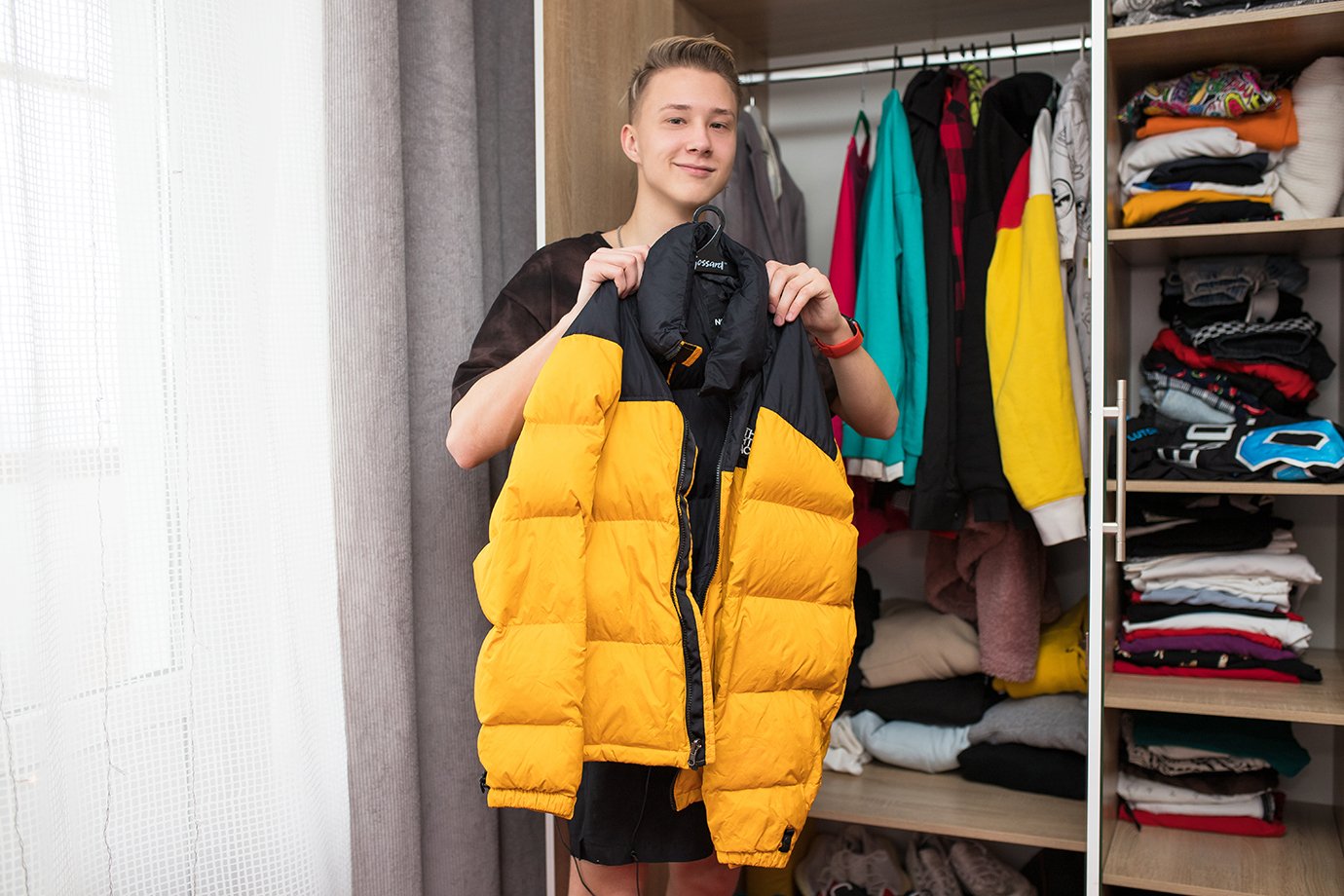Костюм супермена и куртка The North Face за 30 000 рублей: TeenDaily побывал в шкафу у Васи Алдерсона