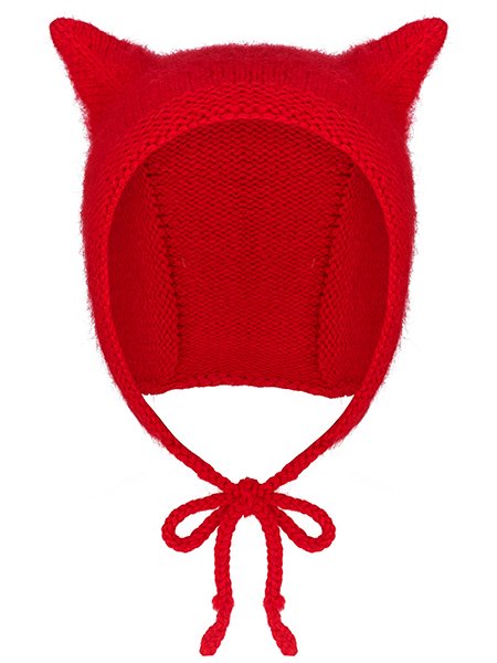 Красная шапочка: Юля Гаврилина спасается от солнца в чепчике из пуха норки от Lovers
