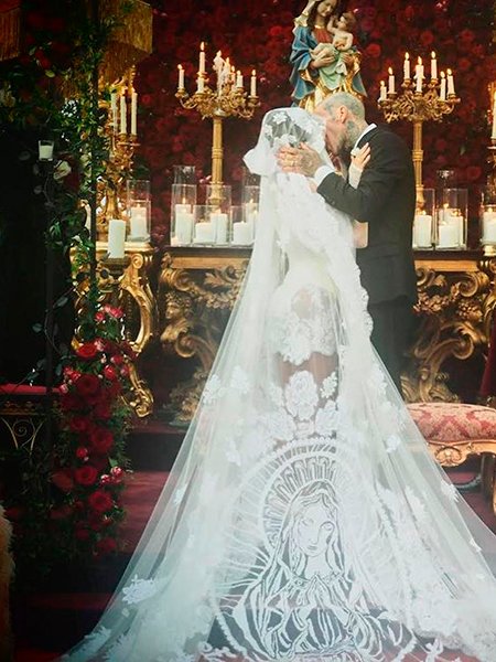 Кортни Кардашьян и Трэвис Баркер сыграли третью свадьбу