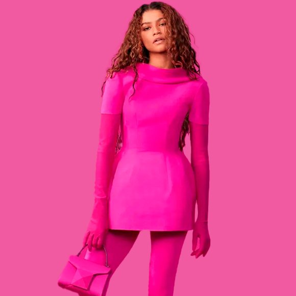 Жизнь в розовых тонах: Зендая в новом кампейне Valentino