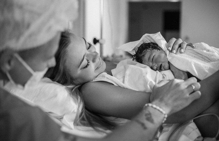 Аня Ищук и Dimasblog показали первые фотографии новорожденного сына
