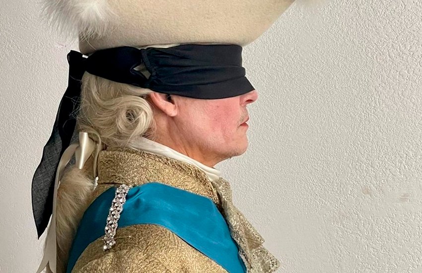 Возвращение в кино: первое фото Джонни Деппа в образе короля Людовика XV