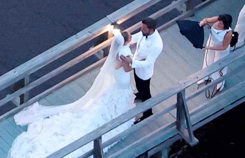 Все в белом: Дженнифер Лопес и Бен Аффлек сыграли вторую свадьбу