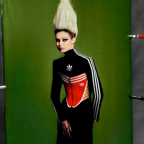 Джиджи Хадид с начесом «тролль» на обложке итальянского Vogue