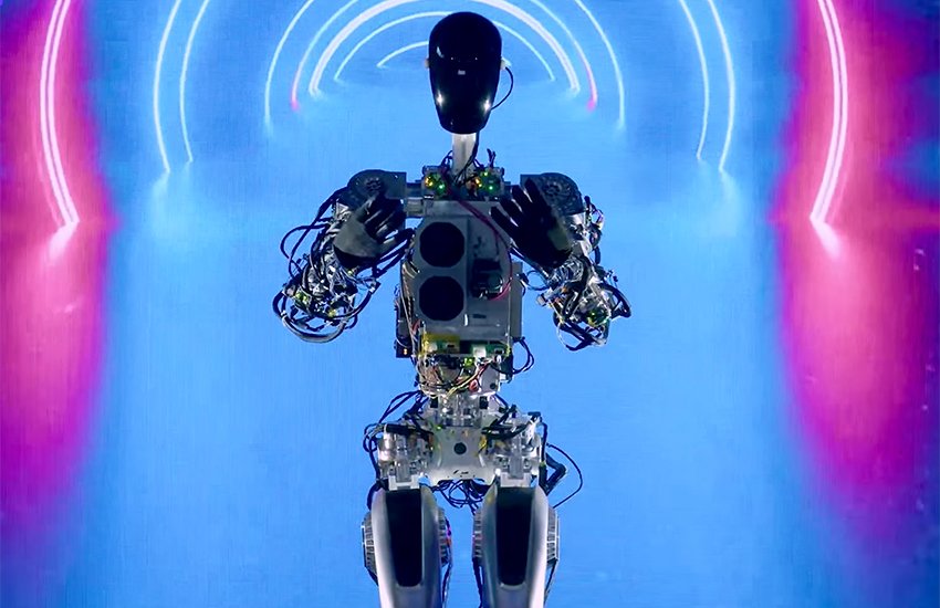 Будущее уже близко: Илон Маск показал прототип человекоподобного робота