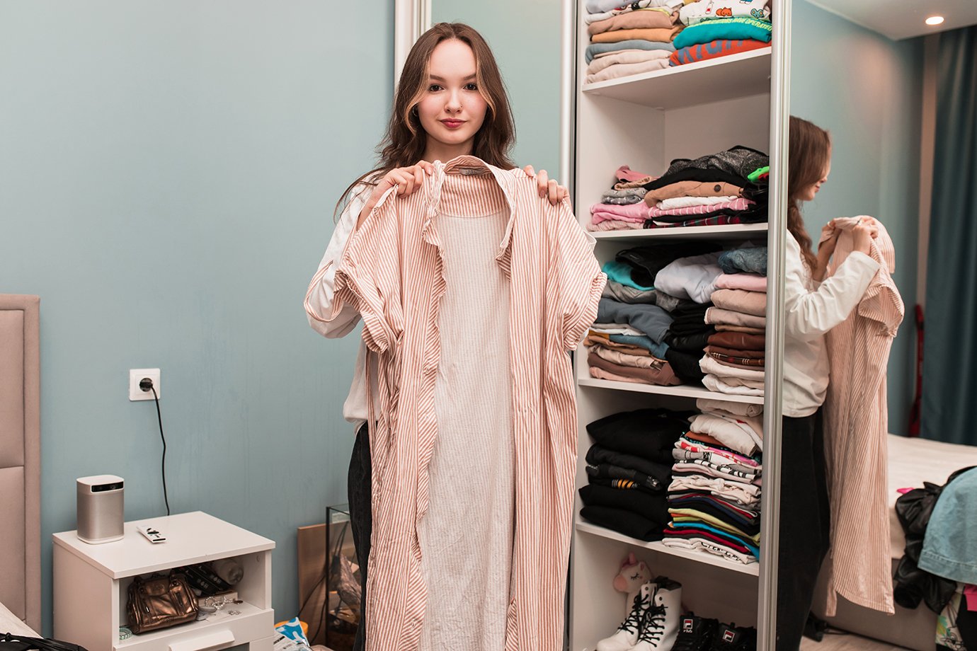 Что в шкафу у Арины Даниловой: шуба в стиле Круэллы и кожаные брюки с разрезами