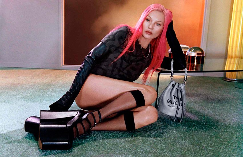 Кейт Мосс с розовыми волосами в рекламной кампании Marc Jacobs