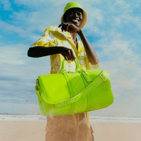 Кислотно-зеленые и бирюзовые сумки в летней коллекции Louis Vuitton